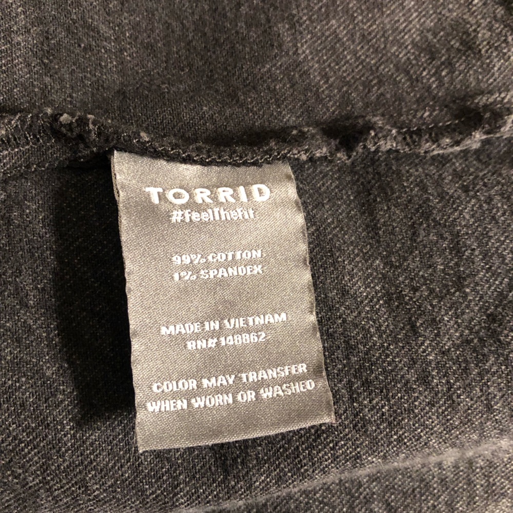 Torrid 5 5x Black Ruffle sleeve Jean Denim Jacket Plus NWT - Picture 4 of 6